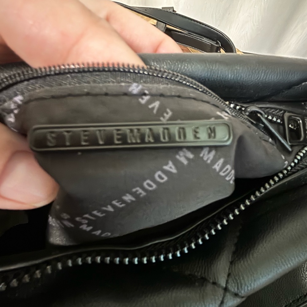 Steve Madden Quilted Black Crossbody Bag with Coin Pouch - Picture 11 of 13